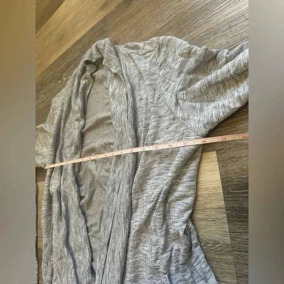 Athleta Women's Long-Sleeve Cardigan Gray pockets keyholes Size XS - Picture 3 of 9